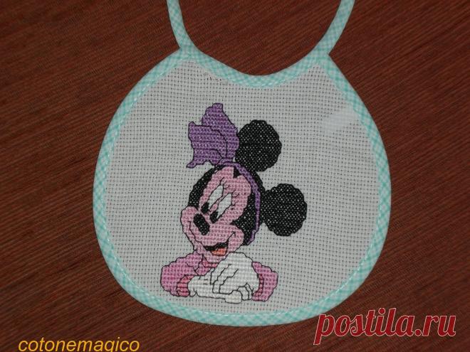 Bavaglino per bambine con Minnie
