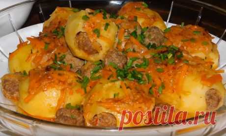 Отличный ужин: картофель, фаршированный мясом, в сливочной заливке