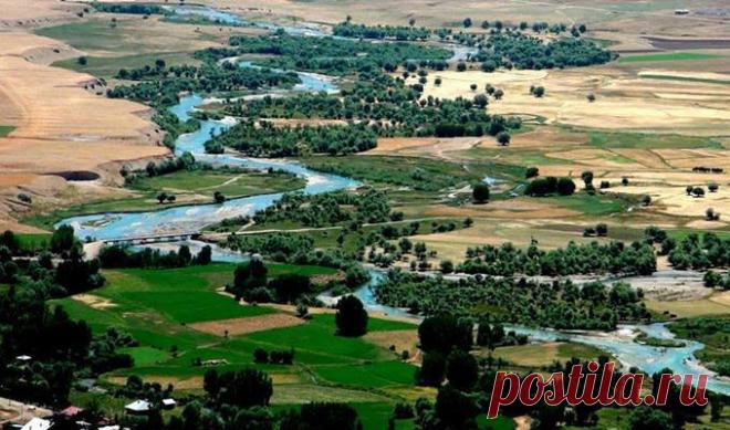 Բոլոմորի (գետ)

Բոլոմորի, գետ Թուրքիա Թունջելիի մարզ Երկարություն 69 կիլոմետր , Արածանի