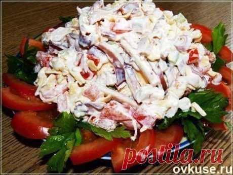 Салат с кальмарами