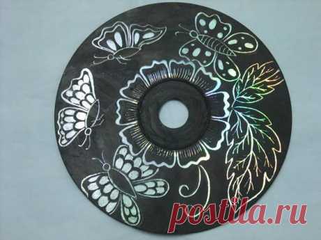Creative Ideas - DIY Wall Art From Old CDs | iCreativeIdeas.com