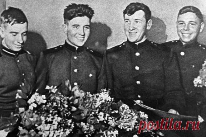 49 дней на неуправляемой барже в Тихом океане. Как выжили 4 советских солдата