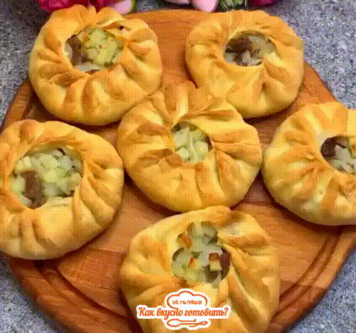 ВАК БЭЛЕШ 
 Ингредиенты:
Для теста:
Вода 100 мл
Сливочное масло 100 г( у меня 82%)
Соль пол ч.л( или 1 ч.л без горки)
Майонез 2-3 ст.л
Мука примерно 1,5-2 стакана
Для начинки:
Говядина ( можно фарш)
Лук
Картофель
Соль,перец чёрный молотый