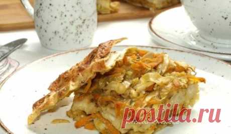 Пирог из лаваша с капустой - Будет вкусно - Медиаплатформа МирТесен Очень вкусный пирог из лаваша. Рецепт из интернета. Подкупает своей легкостью приготовления. ИНГРЕДИЕНТЫ Основные лаваш тонкий 3 пласта яйца куриные 2 шт. кефир 300 мл капуста белокочанная 300 г морковь 100 г лук репчатый 1 шт. чеснок 3 зубчика зелень рубленая по вкусу растительное масло 1 - 11 октября - 43698842429 - Медиаплатформа МирТесен