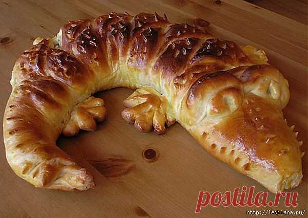 Монастырская постная рыбная кулебяка "Крокодильчик".