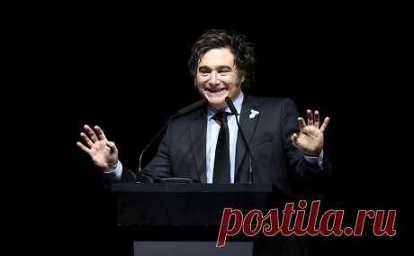 Милей назвал премьера Испании лжецом, трусом и посмешищем. Хавьер Милей обвинил Педро Санчеса во вмешательстве в дела Аргентины и трусости. Скандал между Мадридом и Буэнос-Айресом продолжается с начала мая, когда в испанском Минтрансе предположили, что Милей употреблял некие вещества