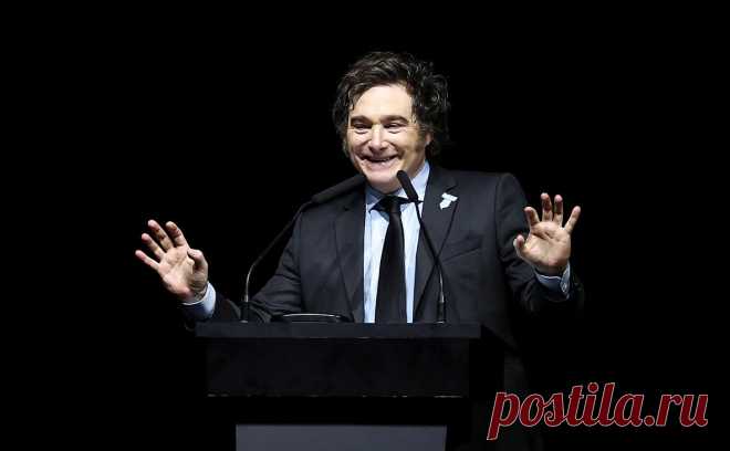 Милей назвал премьера Испании лжецом, трусом и посмешищем. Хавьер Милей обвинил Педро Санчеса во вмешательстве в дела Аргентины и трусости. Скандал между Мадридом и Буэнос-Айресом продолжается с начала мая, когда в испанском Минтрансе предположили, что Милей употреблял некие вещества