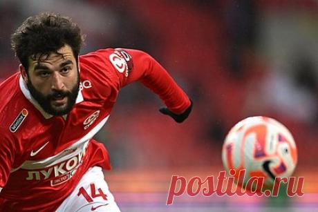 Стало известно нежелании капитана «Спартака» оставаться в команде из-за тренера. Агент капитана московского «Спартака» Георгия Джикии, Вадим Шпинев рассказал о нежелании футболиста оставаться в команде из-за главного тренера Гильермо Абаскаля. Агент заявил, что защитник не продлит контракт с красно-белыми, если Абаскаль останется на посту главного тренера.