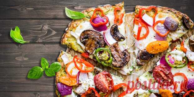 5 рецептов пиццы из кабачков в духовке и на сковороде - БУДЕТ ВКУСНО! - медиаплатформа МирТесен Экспериментируйте с разным кабачковым тестом и дополняйте его сыром, помидорами, колбасой и не только. 1. Пицца из кабачков с сыром и помидорами в духовке В тесте для этой пиццы используется мука и немного сыра. Ингредиенты 2½ кабачка; соль — по вкусу; 2 яйца; ½ чайной ложки разрыхлителя; 50 г