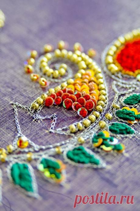 Вышивка пайетками: примеры декора одежды, схемы и идеи