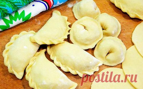 Тесто для вареников на кефире 🥝 классический рецепт теста, как сделать вкусное и простое тесто в домашних условиях Как сделать простое тесто на вареники, при этом мягкое, послушное, быстрое и самое вкусное. Практические советы, как избежать разваривания. Варианты: с яйцами и без, на воде, кефире и сыворотке, вручную и в хлебопечке, простое и заварное.