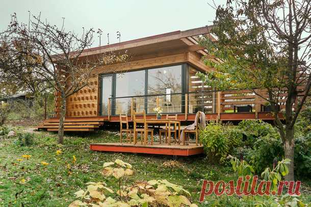 Дачный домик для мамы в Беларуси Эта небольшая лаконичная постройка находится в садовом товариществе недалеко от деревни Вязынка, в сорока километрах от Минска. Андрусь Bezdar, основатель белорусской студии Zrobym Architects, построи…