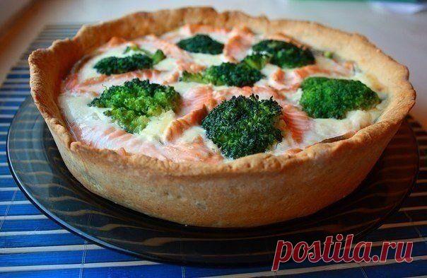 Киш с семгой и брокколи