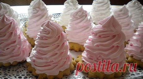 Крем «Мокрое безе». Очень вкусный и нежный! Простой и быстрый рецепт крема для украшения и наполнения любой выпечки.