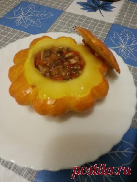 Патиссоны с начинкой | Foodbook.su Мне кажется, это одна из лучших идей по приготовлению патиссонов!!! Очень вкусно, красиво и нехлопотно. А начинка вообще может быть любой. Для меня главный ингредиент начинки - это чеснок, все