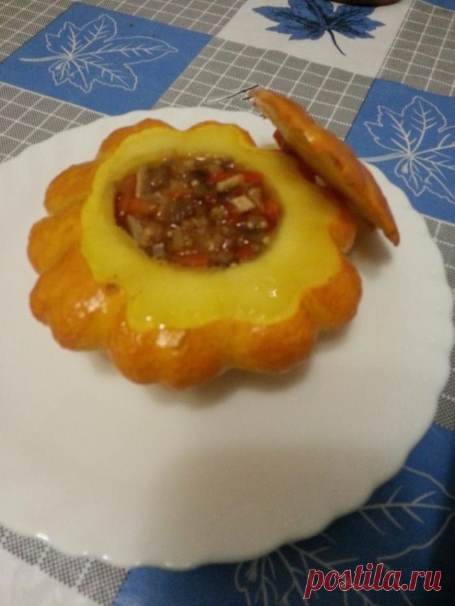 Патиссоны с начинкой | Foodbook.su Мне кажется, это одна из лучших идей по приготовлению патиссонов!!! Очень вкусно, красиво и нехлопотно. А начинка вообще может быть любой. Для меня главный ингредиент начинки - это чеснок, все