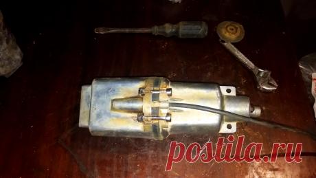 Как увеличить давление и производительность вибрационного насоса «Малыш», «Ручеек» Работа вибрационного насоса основана на периодическом изменении давления в нагнетательной камере, которое обеспечивается возвратно-поступательным движением поршня. Жидкость засасывается в камеру по обратному клапану и вытесняется из нее в нагнетательную магистраль через зазор, который образует