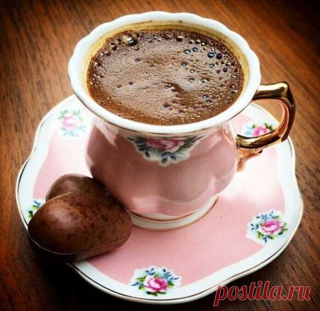 Какое чудо - утром встать, 
Включить компьютер на рассвете...
И день удачный пожелать
Друзьям, разбросанным по свету!