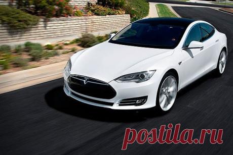 Tesla Motors обещает 640 км на одной зарядке батареек. Это уже по взрослому.