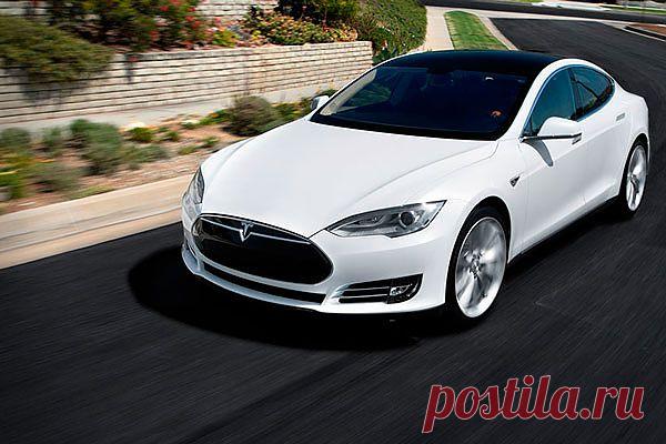 Tesla Motors обещает 640 км на одной зарядке батареек. Это уже по взрослому.