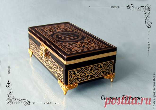 Мастер-класс: вживление распечатки в поталь В этом мастер-классе постараюсь ответить на все вопросы, которые были заданы после размещения в моем магазинчике шкатулочки-купюрницы «Золото Востока». Для работы нам понадобятся: 1.