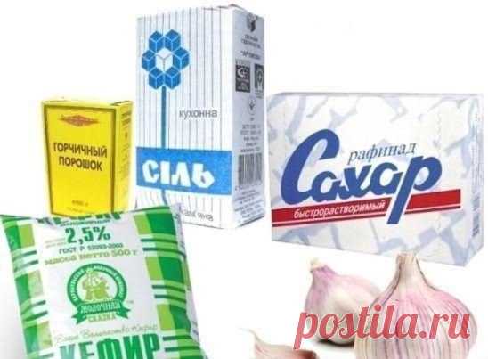 Соль, сахар, чеснок и кефир - заменят химию в огороде! Иногда нам и в голову не приходит, что удобрения и ядохимикаты могут заменить самые обычные продукты - соль, сахар, чеснок, кефир, горчица.
Вот, например, появились на томатах первые признаки фитофтороза. Чтобы спасти плоды, надо ускорить их созревание. В этих целях обычно рекомендуют подкормить то