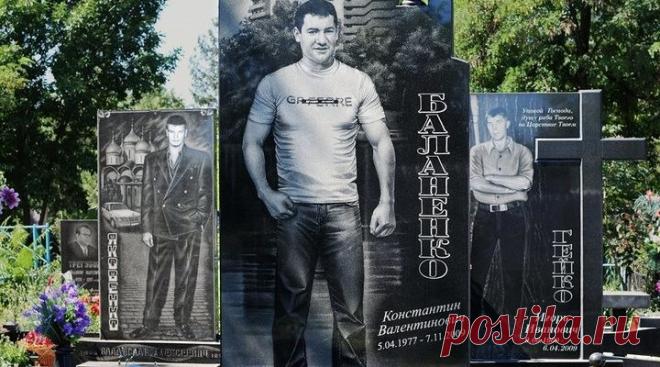 По совести и справедливости Середина рабочего дня. Ко мне в кабинет вламывается Витя. В черной рубашке, в черных брюках, короче в полном прикиде скорбящего, делая грустную гримасу заявляет:- Андрей, 