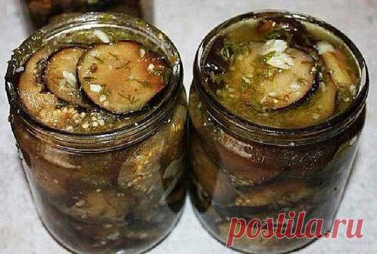 ТОП-8 САМЫХ БОМБОВЫХ ВКУСНЕЙШИХ РЕЦЕПТОВ ИЗ БАКЛАЖАН! 
1. Рецепт - закуска из баклажан по-армянски
Для армянского угощения баклажаны (7кг) нарезают со-ломкой, солят и кладут под гнет на ночь. На утро подготов-ленные баклажаны поджаривают по частям на сковороде (как картошку), смешивают с отдельно поджаренным репчатым луком (2 кг), также шинкованным соломкой, заправляют измельченным чесноком (100 г), солью, готовой смесью хмели-сунели (по вкусу) и полчаса тушат, помешивая массу.
Затем раскладыва