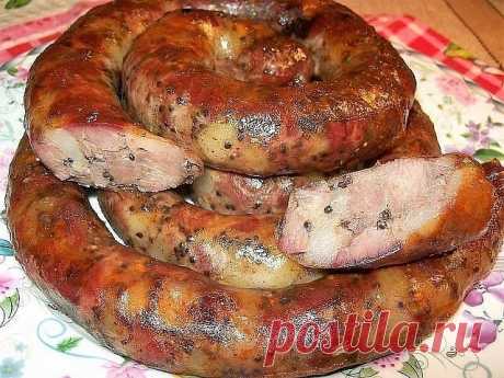 КОЛБАСА ДОМАШНЯЯ КУРИНАЯ БЫСТРОГО ПРИГОТОВЛЕНИЯ-ОБАЛДЕННЫЙ ВКУС!

ИНГРЕДИЕНТЫ :

• 1 кг. бедро куриное (без костей)
• 7-8 зубчиков чеснока
• 0,5 ч.л. перец черный (молотый)
• 0,5 ч.л. приправа для курицы ( напишу что туда входит: соль, паприка, сахар, семена горчицы, куркума)
• 2 ст. л. майонеза
• 15 гр. желатина

ПРИГОТОВЛЕНИЕ:

• Куриное мясо помыть, обсушить, порезать вместе с кожицей на кубики размером 1.5 - 2 см (не очень мелко).
Добавляем в фарш чеснок, пропущенный ч...