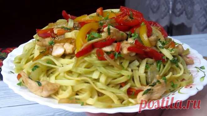 Вкусный ужин за 20 минут с овощами и курицей в вкуснейшем соусе!

Готовим часто, не надоедает. Тем более овощи можно брать разные, но вот перец и лук это обязательно.

Ингредиенты:
Макаронные изделия ( у нас лапша) - 200 гр
Куриное филе - 2 шт
Перец - 2-3 шт
Лук - 1 шт
Морковь - 1 шт
Зелень (у нас петрушка)
Соль по вкусу.

Для соуса:
Соевый соус - 3 ст.л
Чеснок -2-3 зубчика
Имбирь - 1,5 см
Устричный соус по желанию.

Приятного аппетита!

 PS. Подписывайтесь и вы всегда буд...