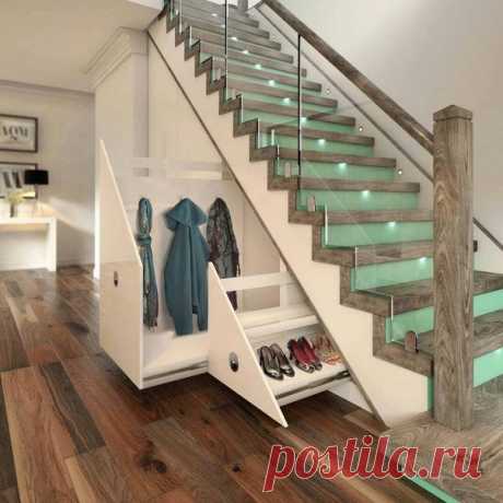 Практичное использование пространства под лестницей