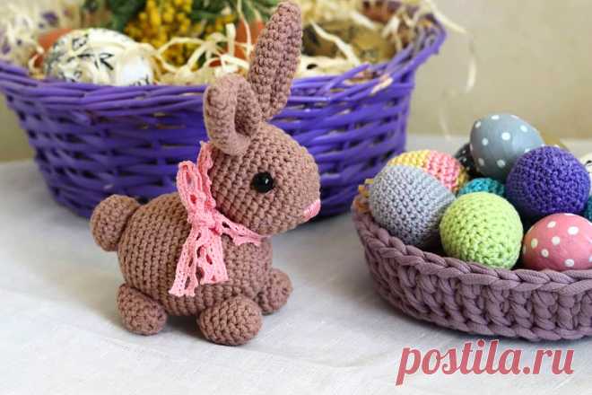 PDF Праздничный декор крючком. FREE crochet pattern; Аmigurumi animal patterns. Амигуруми схемы и описания на русском. Вязаные игрушки и поделки своими руками #amimore - маленький зайка к Пасхе, пасхальный заяц.