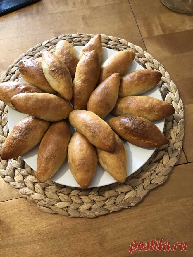 Домашние духовые пирожки с яблочной начинкой (можно взять грушу, вишню, варенье, а также мясную или овощную начинку). Вкусно как в детстве. Без яиц и лишних заморочек.