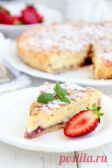 Пинолатта - закрытый пирог с заварным кремом - elaizik.ru Подозреваю, что расхожее "дольче вита" происходит от традиции итальянцев завтракать сладкой выпечкой. Не может быть день плохим, если он начался с чашки капучино и куска сладкого домашнего пирога! Зная это, в наших путешествиях по Италии мы предпочитаем маленькие семейные отели, в которых подают домашний завтрак, а не стандартный набор под названием "континентальный завтрак". Вот так…