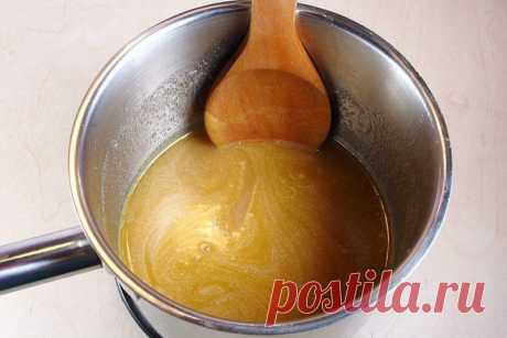 &quot;Коровку&quot; в магазине больше не берем | Четыре вкуса
-6 стаканов сахара 
-1 ст. ложка какао 
-100 г сливочного масла 
-2 стакана молока 
-3 яйца 

Все компоненты смешать и варить 20 минут
*******
см. Сахар коричневый (или белый) - 1 стакан
Молоко (можно заменить водой) - 0,5 стакана
Масло сливочное - 30 г
https://www.russianfood.com/recipes/recipe.php?rid=131140