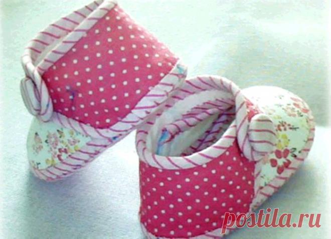 Шитые пинетки для ребёнка.