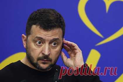 Генерал ВСУ указал на панику Зеленского. Генерал Вооруженных сил Украины (ВСУ) в отставке Сергей Кривонос заявил, что панические рассказы президента Украины Владимира Зеленского говорят о его некомпетентности. По его мнению, Зеленский является до сих пор президентом только благодаря украинскому народу и ему стоило бы создать «правительство спасения».