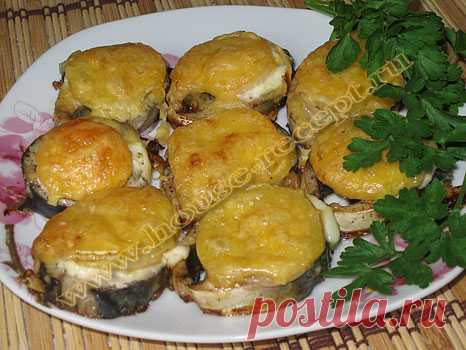 Рыба, запеченная с луком и сыром