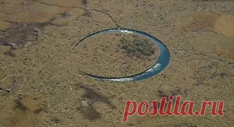 Может ли остров перемещаться? Google maps — официальный поставщик фотографий удивительных мест нашей планеты. Именно с его помощью было обнаружено необычное круглое озеро в