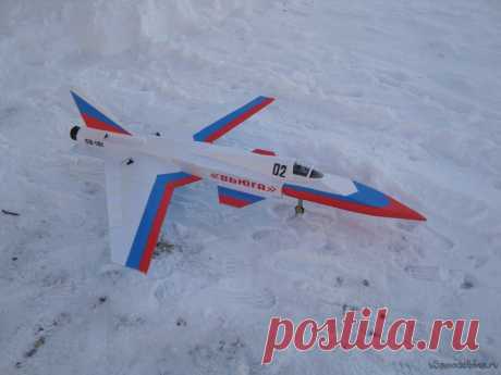 Экспериментальная авиамодель с КОС «Вьюга» СВ -181 Здравствуйте уважаемые авиамоделисты. Сегодня я хочу обратить ваше внимание на авиамодель с крылом обратной стреловидности. Эта модель уже не первая, построенная по этой схеме, позже я расскажу о других моделях. Это тема очень интересная и большая и я, более подробно, остановлюсь на ней в