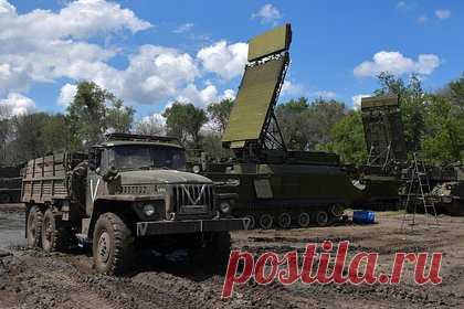 В граничащем с Украиной российском городе сработала система ПВО. В белгородском городе Валуйки на границе с Украиной сработала система противовоздушной обороны (ПВО), заявили очевидцы. В оперативном штабе Белгородской области пояснили, что над территорией населенного пункта Казинка Валуйского горокруга были средствами ПВО сбиты четыре ракеты.