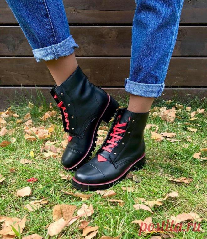 Стиль в деталях: шнурки
Стиль часто проявляется именно в деталях. Шнурки могут классно разнообразить ваши повседневные образы. Казалось бы, копеечная деталь, а как интересно смотрится! Как часто вы меняете шнурки …
Читай дальше на сайте. Жми подробнее ➡