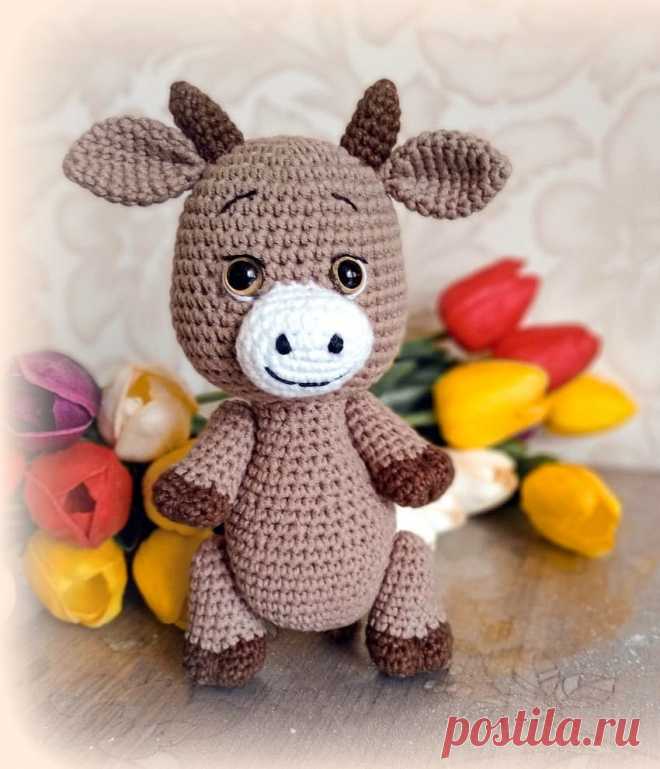 Вязаный бычок Миша крючком | Амигуруми