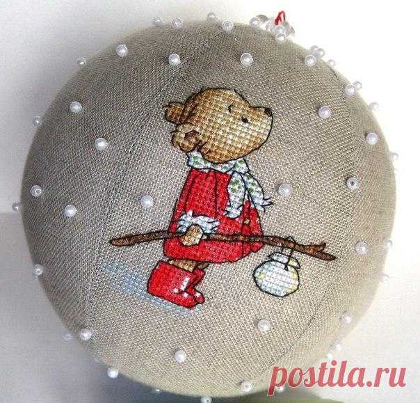Новогодний шар с вышивкой