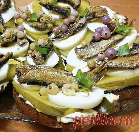 Быстрая закуска со шпротами и яйцом - рецепт с фото пошагово Быстрая закуска со шпротами и яйцом - пошаговый кулинарный рецепт приготовления с фото, шаг за шагом.