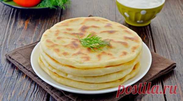 Лепёшки на на сковороде: на кефире, с сыром, зеленью, пошаговые рецепты с фото и видео