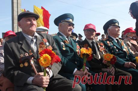 Ветераны во время празднования Дня Победы в Твери  © Вера Пакина/ТАСС  | ТАСС: Общество - Как отметили День Победы в городах России