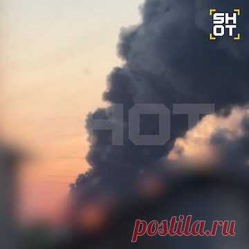 Опубликовано видео сильного пожара на окраине Энгельса после атаки БПЛА