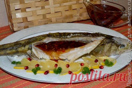 Запеченный судак с кисло-сладким соусом
