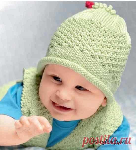Шапочка для младенца связана на чулочных спицах теплая и удобная. Вяжется шапочка для новорожденных легко и быстро. Еще модели шапочки спицами для детей.

Размеры: 74-80/86-92 (9-12 месяцев/1-2 года)
Материалы для вязания: 50 г светло-зелёной пряжи Island (100% хлопка, 125 м/50 г), набор чулочных спиц № 3, крючок № 2,5.
Показать полностью…